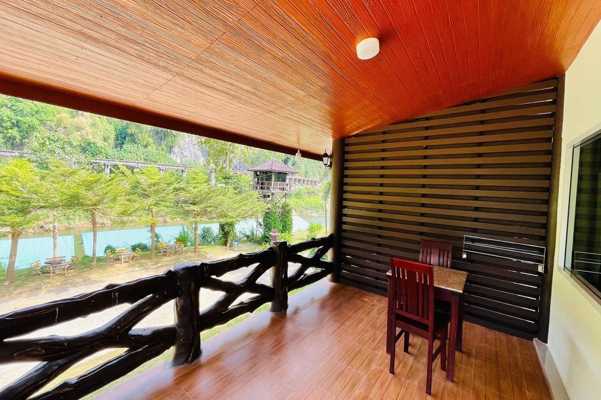 Baan Rim Kwai Paerimnam Resort Kanchanaburi Bagian luar foto