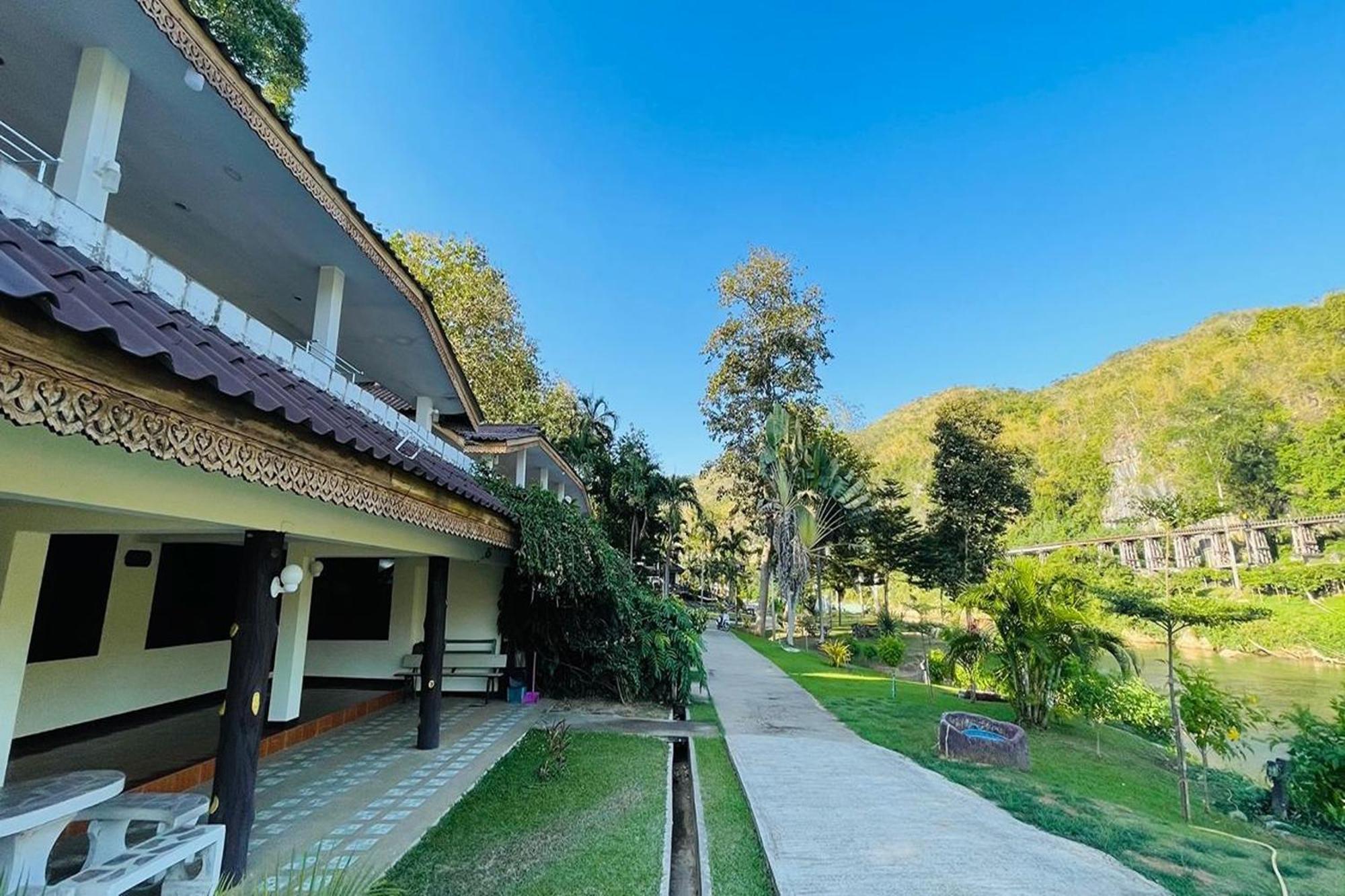 Baan Rim Kwai Paerimnam Resort Kanchanaburi Bagian luar foto